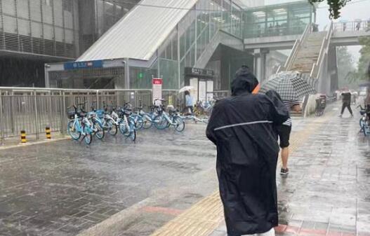 北京迎来今年入汛以来最强降雨 预计今明天仍有强降雨