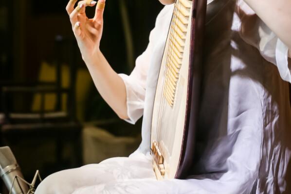 大珠小珠落玉盘最初是用来描写啥 大珠小珠落玉盘形容的是什么