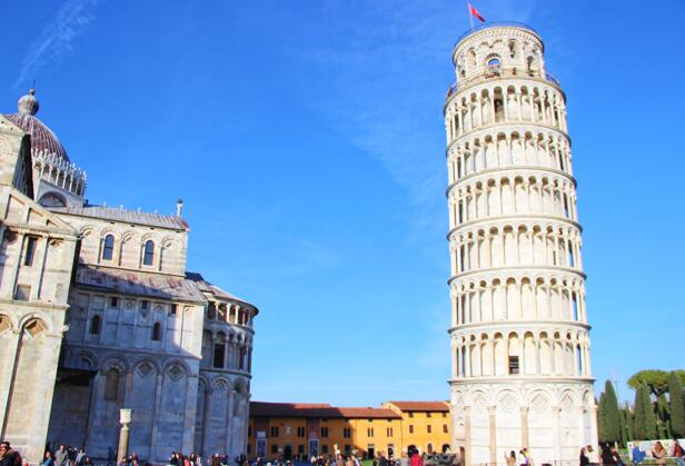意大利著名景点比萨斜塔为什么是斜的 比萨斜塔倾斜的主要原因