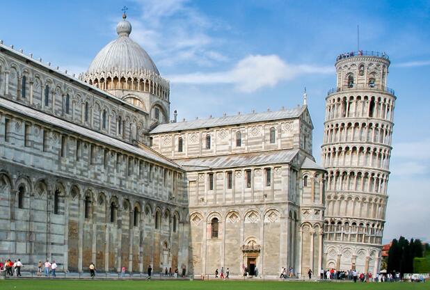 意大利著名景点比萨斜塔为什么是斜的 比萨斜塔倾斜的主要原因
