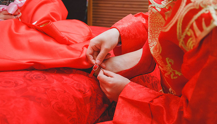 结婚要穿红袜子吗 新郎结婚当天要不要穿红袜子