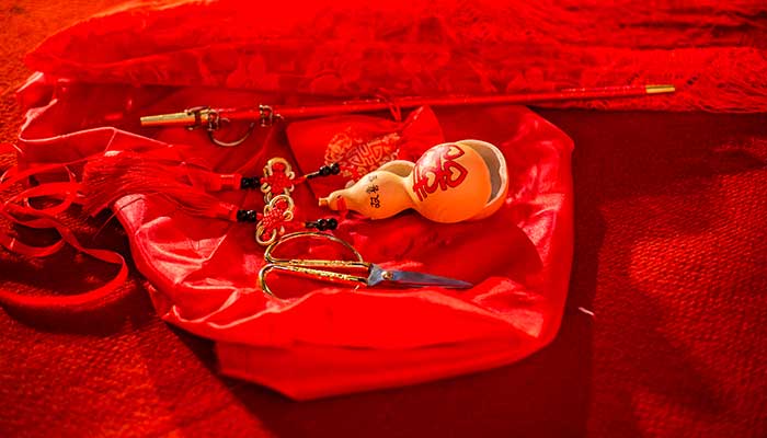 结婚要穿红袜子吗 新郎结婚当天要不要穿红袜子