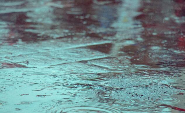 北京今雷雨仍活跃局部雨势强 最高气温30℃