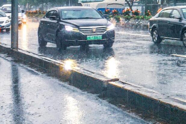 暴雨天气坐什么交通工具安全 暴雨天气坐地铁安全吗
