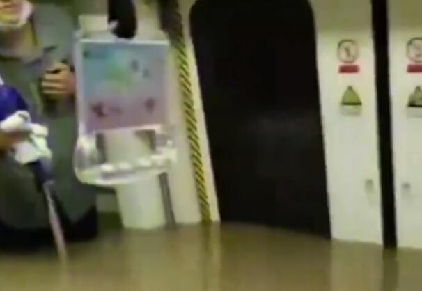 为何乘客被困地铁两站之间 郑州暴雨乘客被困地铁两站之间原因
