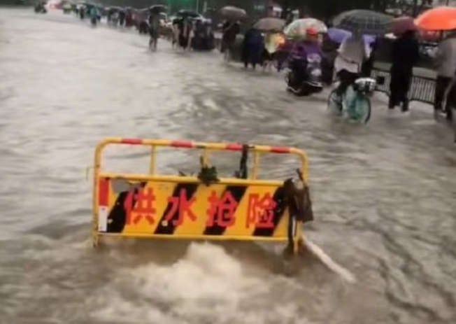 郑州台风网最新消息6号台风 台风烟花影响郑州特大暴雨