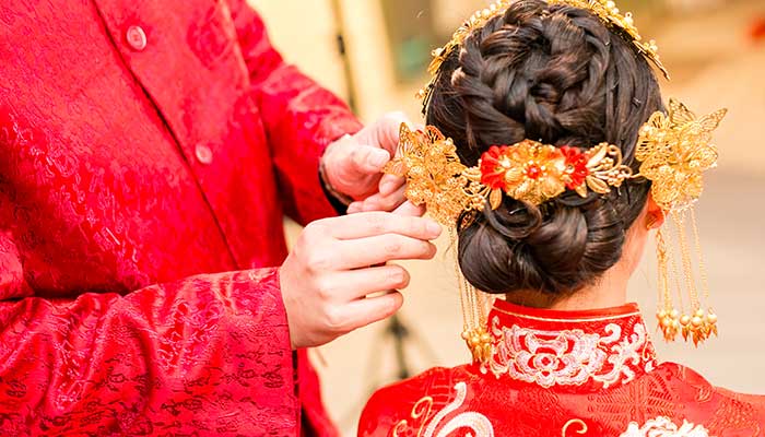 出门穿婚纱还是秀禾服 出门一定要穿秀禾服吗