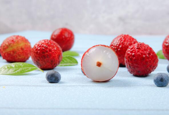 苏轼写荔枝名句日啖荔枝三百颗下半句是啥 日啖荔枝三百颗下一句是什么