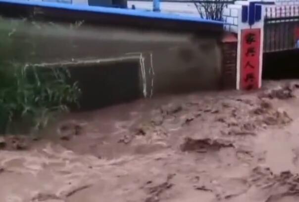 齐齐哈尔洪水江水浑浊呈泥浆状 3日内实现安全持续供水