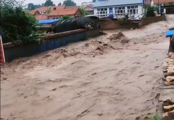 齐齐哈尔洪水江水浑浊呈泥浆状 3日内实现安全持续供水