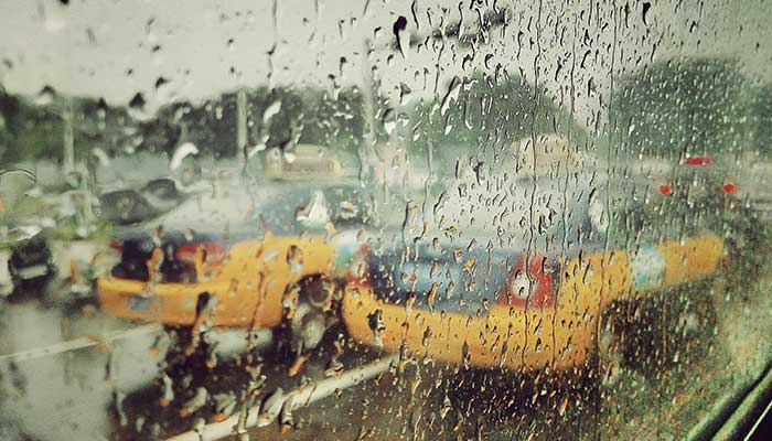 下暴雨车子停在外面有影响吗  雨天汽车停在外面有什么危害