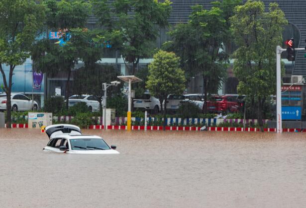 被郑州暴雨淹没的车后来都怎样了 保险公司已救援受灾汽车6.64万辆