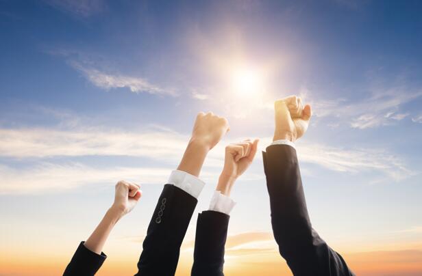 我一定鼎力相助和写作文不加点哪个用错了 鼎力相助和文不加点什么意思