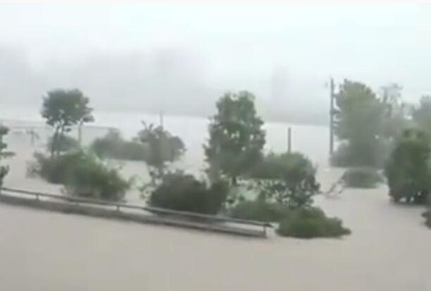 湖北柳林镇突发洪水部分居民失联 通讯已断救援队已赶至处理