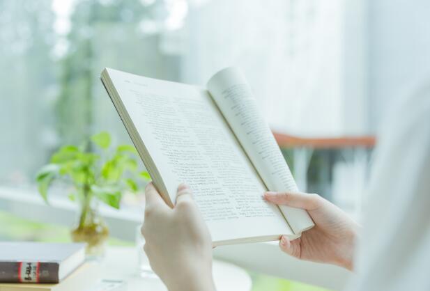 有些书放久了会泛黄主要因为什么 书本放久了为什么会变黄