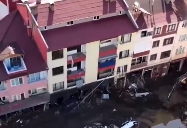 土耳其黑海地区洪灾造成死亡人数升至77人  另有7人在医院接受治疗