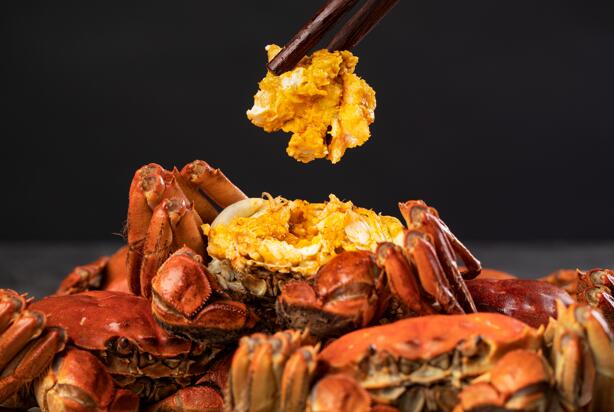 煮熟的螃蟹为什么会变红 螃蟹煮熟变红的原因是什么