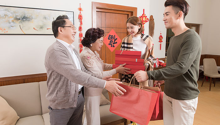 亲家见面开场怎样说 两亲家第一次见面说话技巧