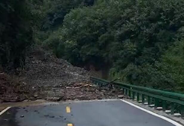 “8.25”暴雨致古蔺县多条道路塌方 这4条路段目前实行交通管制中