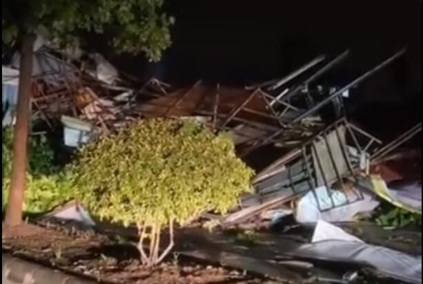 辽宁葫芦岛发生龙卷1人受伤 造成50余户居民房屋受损