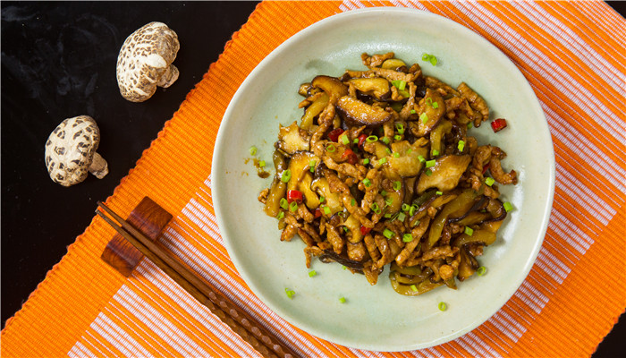 炒肉丝要热锅冷油还是冷锅热油 炒肉丝要热油下锅还是凉油下锅