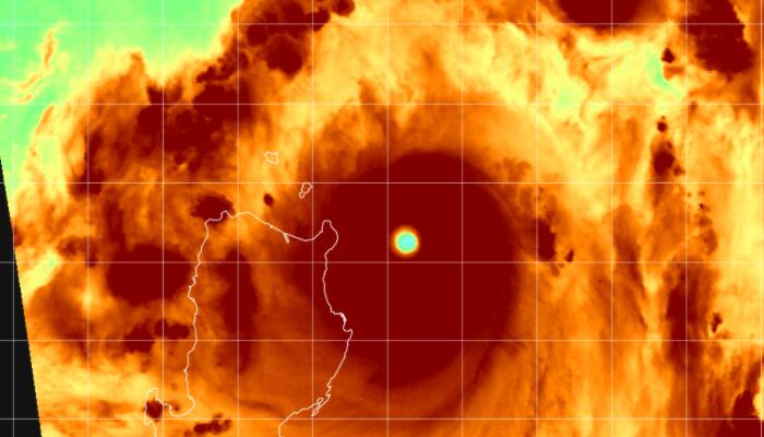 2021年第十四号台风灿都最新卫星云图 台风眼又圆又光滑