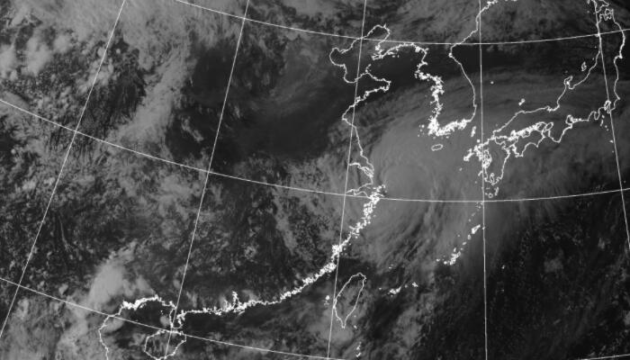 14号台风路径实时发布系统灿都高清云图 台风眼消失但云系仍然丰厚