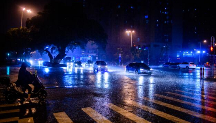 今北京白天晴好夜间迎降雨 中秋假期第1天有暴雨大风袭击