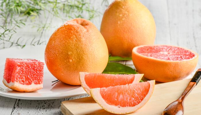 红心柚子果肉颜色不均匀是因为被打针染色了吗 红心柚子颜色不均匀是否因为打针染色