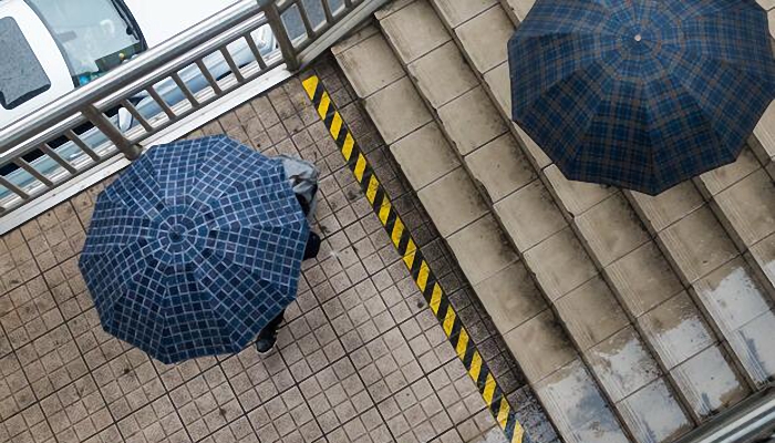 今北京大部有弱降水北部伴雷雨 国庆假期雨水频繁出行带伞