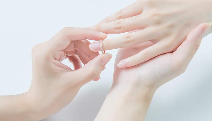 女生戒指的戴法和意义 女生戒指戴法的含义