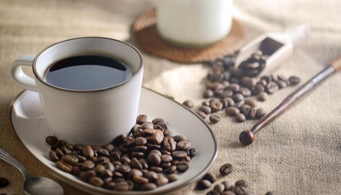 过量喝咖啡或碳酸饮料易引发骨质疏松 我们该如何预防骨质疏松