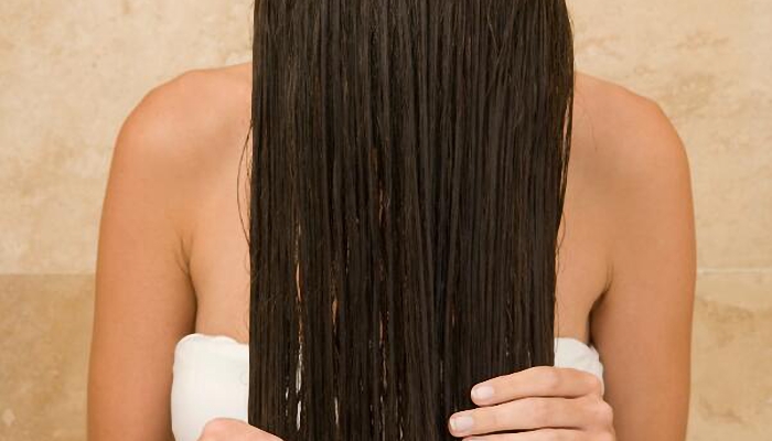 洗头发时护发素可以直接涂在头皮上吗 护发素能不能涂抹在头皮上