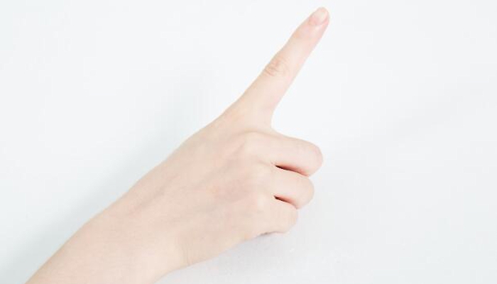 指甲上有竖纹是身体有大病的征兆吗 指甲上有竖纹是不是要得大病了