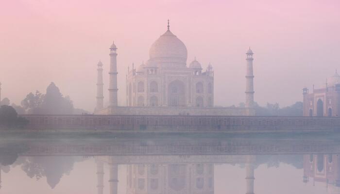 印度新德里PM2.5指数水平超安全上限20倍 学校停课一周