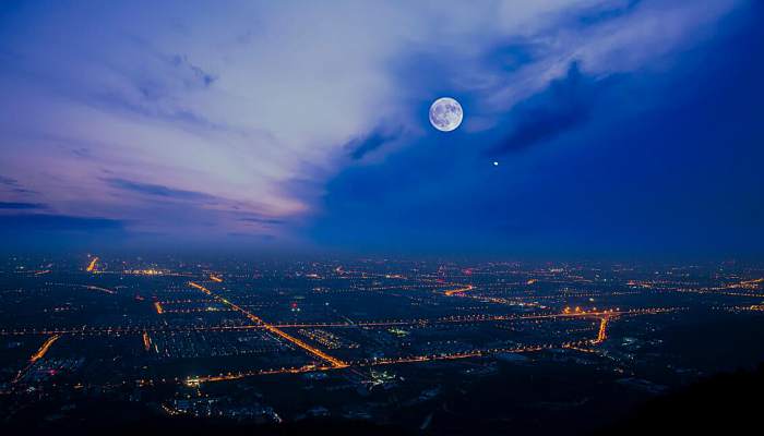 月亮旁邊有一顆星星寓意 月亮旁有一顆星星的寓意是什么