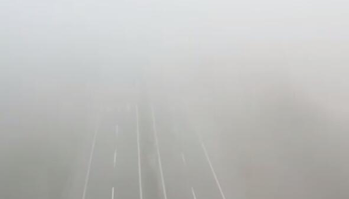 大雾天气影响江西多个收费站入口关闭 部分路段能见度不足50米出行小心
