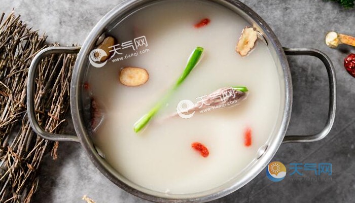 浓白色的羊肉汤骨头汤里白色主要是什么  浓白色的羊肉汤骨头汤白色是什么物质