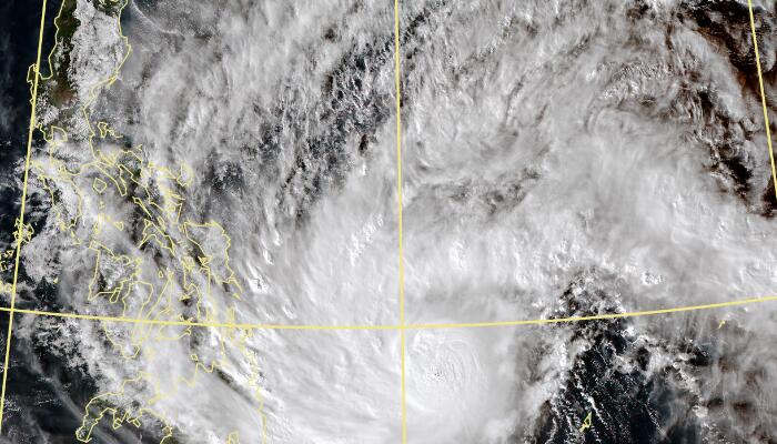 2021年22号台风雷伊高清卫星云图追踪 云系较庞大已经扫到菲律宾大部