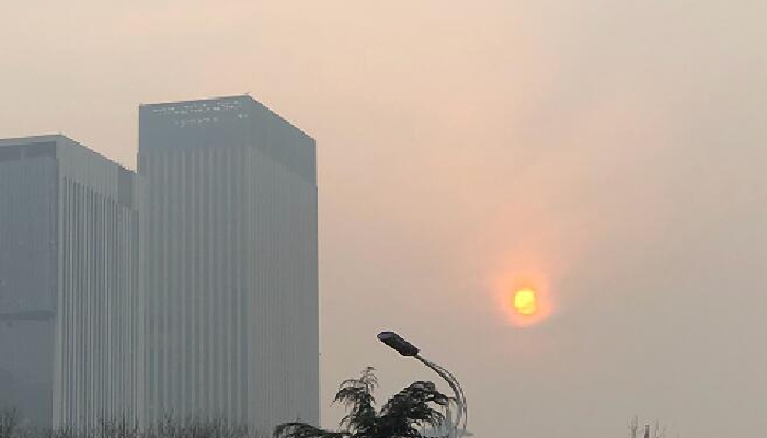 秋冬季大雾多发如何防御 大雾天气如何开车安全