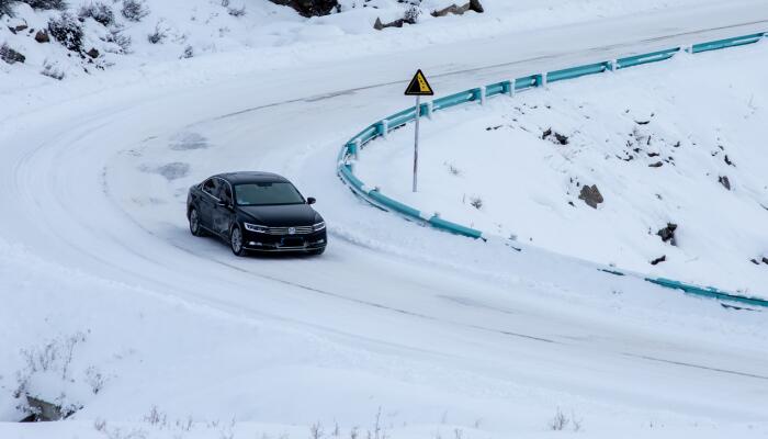 受降雪影响河北部分高速管控车辆上路 部分道路因道路结冰分流