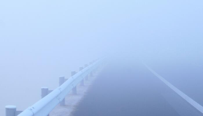 受大雾影响甘肃部分高速路段交通管制 能见度较低出行注意安全