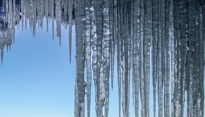 太行山冰瀑奇景宛若冰封世界 网友：童话故事里的冬天照进现实