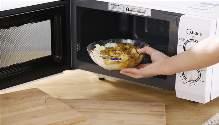 玻璃飯盒能放微波爐加熱嗎 玻璃飯盒可以放進微波爐加熱嗎