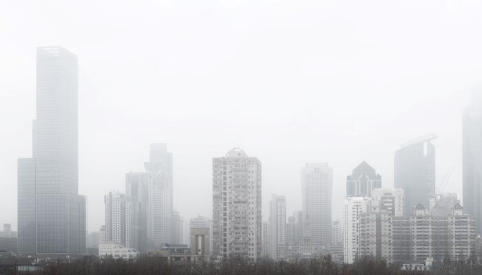 今河南雾霾渐消散多地迎风雪 郑州明起雨雪上线 