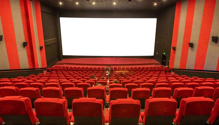 为什么大多数电影院墙壁做成凹凸不平或多孔的样子 电影院墙壁凹凸不平或多孔的原因