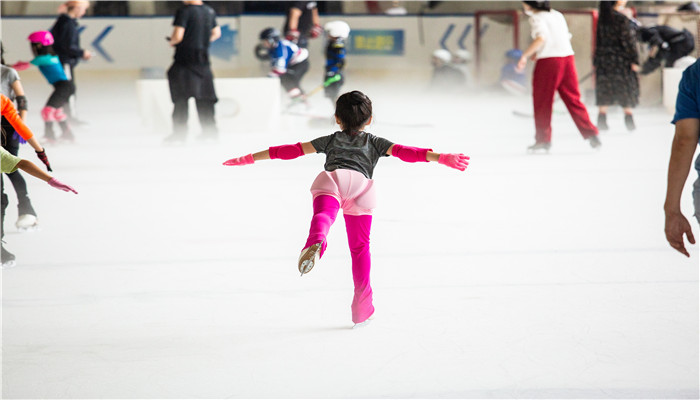 花樣滑冰現(xiàn)場(chǎng)冷嗎 花樣滑冰的現(xiàn)場(chǎng)是冷的嗎