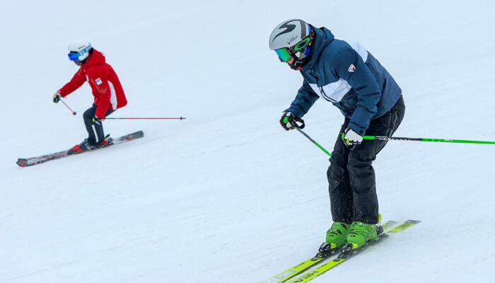 自谈球吧体育由式滑雪空中技巧项目运动员无雪季节做啥训练 自由式滑雪空中技巧项目无雪季训练方式(图2)