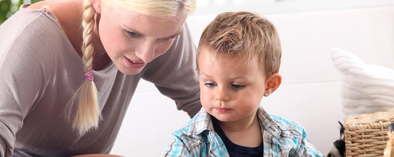 小朋友習(xí)慣用左手寫字有必要強行糾正為右手嗎 小孩用左手寫字要不要強行糾正