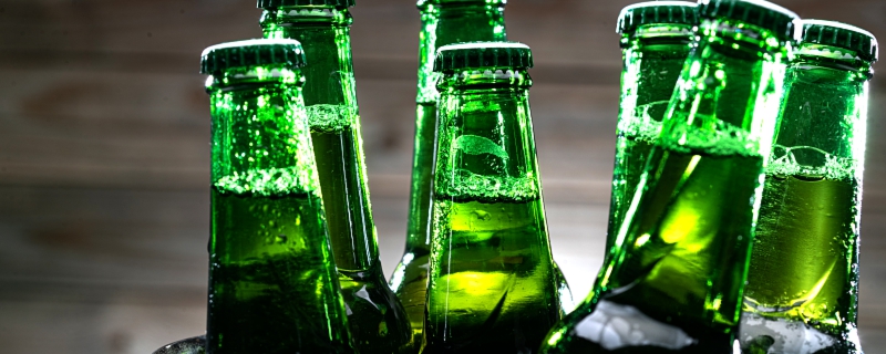 啤酒瓶为什么大多是绿色的 啤酒瓶为何大多数是绿色的